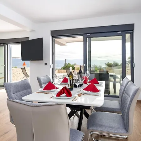 Villa Lavanda: Poolside Retreat With Access And Panoramic Views