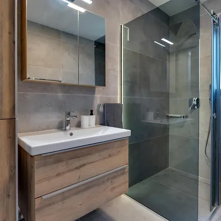 Lavanda: Poolside Retreat With Access And Panoramic Views *