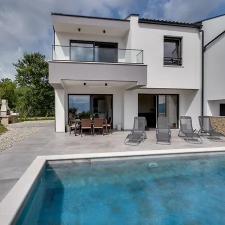 Lavanda: Poolside Retreat With Access And Panoramic Views Villa