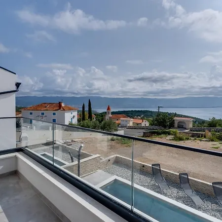 Lavanda: Poolside Retreat With Access And Panoramic Views Villa Risika