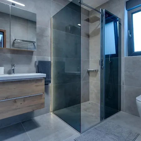 Lavanda: Poolside Retreat With Access And Panoramic Views *