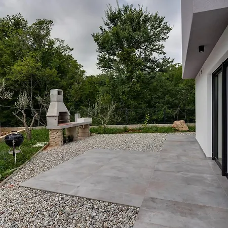 Lavanda: Poolside Retreat With Access And Panoramic Views *