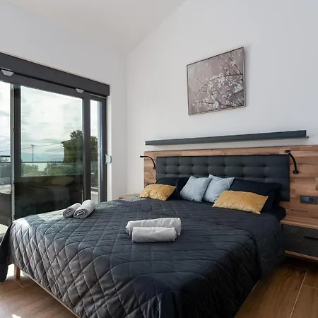 Lavanda: Poolside Retreat With Access And Panoramic Views